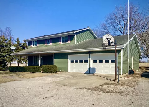 9170 N 2150 East Rd, Fairbury, IL 61739