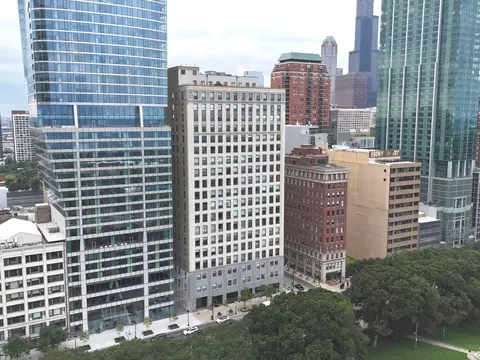 910 S Michigan Ave #402, Chicago, IL 60605