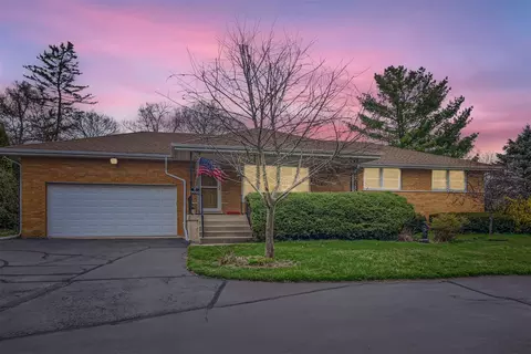 9990 W 131st St, Palos Park, IL 60464