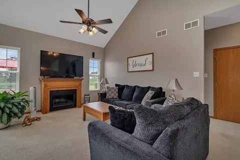 1865 Sunset Ln, Morris, IL 60450 photo 2