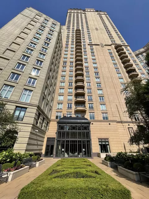 2550 N Lakeview Ave #S1603, Chicago, IL 60614