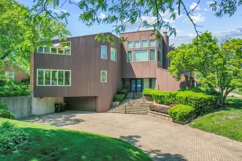 42 Royal Vale Dr, Oak Brook, IL 60523