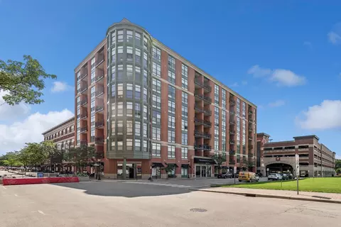 1 S Highland Ave #607, Arlington Heights, IL 60005