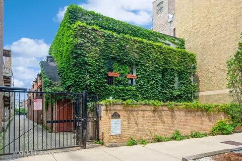 3732 N Pine Grove Ave #1F, Chicago, IL 60613