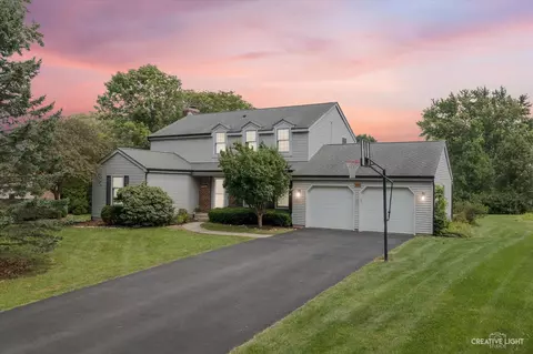 725 Yorktown Dr, Algonquin, IL 60102