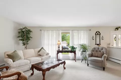 Living - 4404 Peacock Ln, Rolling Meadows, IL 60008 photo 1 of 4