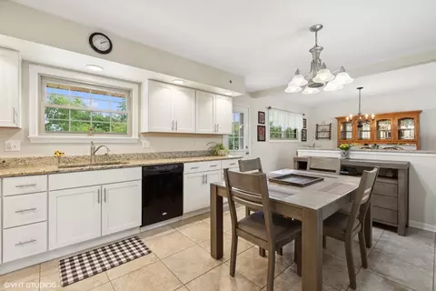 Kitchen - 4404 Peacock Ln, Rolling Meadows, IL 60008 photo 1 of 3