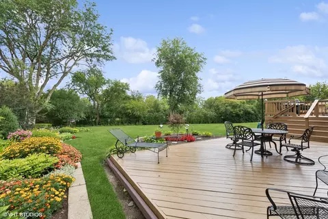 Exterior - 4404 Peacock Ln, Rolling Meadows, IL 60008 photo 3 of 7