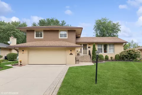 Exterior - 4404 Peacock Ln, Rolling Meadows, IL 60008 photo 2 of 7
