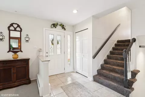 Entry Way - 4404 Peacock Ln, Rolling Meadows, IL 60008 photo 1 of 3