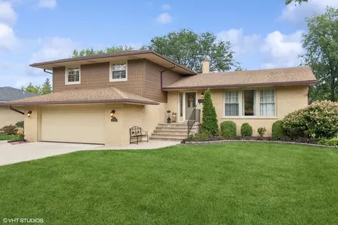 4404 Peacock Ln, Rolling Meadows, IL 60008