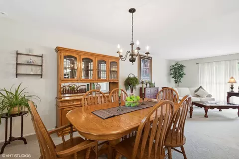 Dining - 4404 Peacock Ln, Rolling Meadows, IL 60008 photo 1 of 2