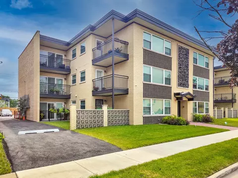 3045 Paris Ave #302, River Grove, IL 60171