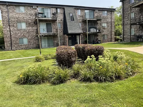1017 E 194th St #302A, Glenwood, IL 60425