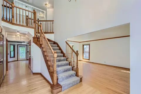 1845 Nicholson Dr, Hoffman Estates, IL 60192 photo 2