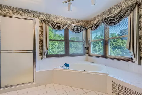 1845 Nicholson Dr, Hoffman Estates, IL 60192 photo 16