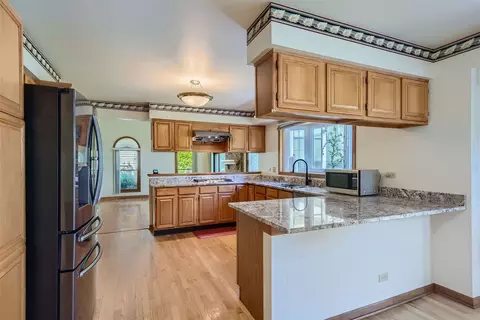 1845 Nicholson Dr, Hoffman Estates, IL 60192 photo 6