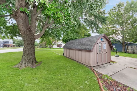 Exterior - 207 E 7th St, Minonk, IL 61760 photo 2 of 4