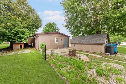 Exterior - 207 E 7th St, Minonk, IL 61760 photo 3 of 4