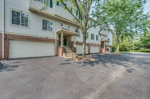 67 Monarch Dr, Streamwood, IL 60107