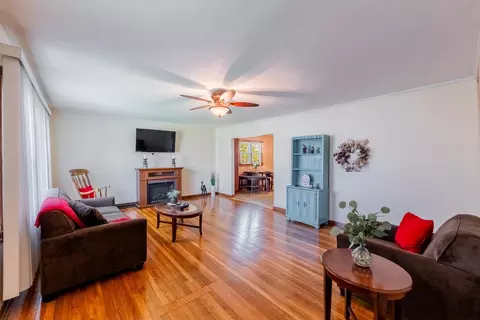 6801 La Porte Ct, Bridgeview, IL 60455 photo 2