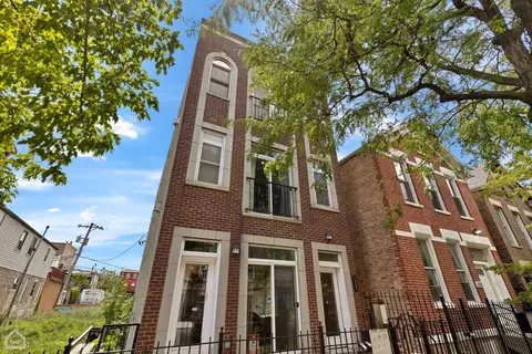 1427 W 17th St, Chicago, IL 60608