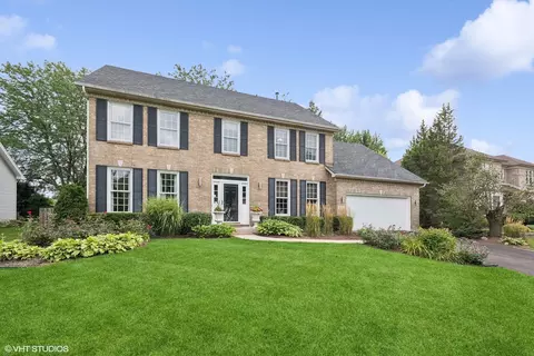 230 Covington Ct, Naperville, IL 60565