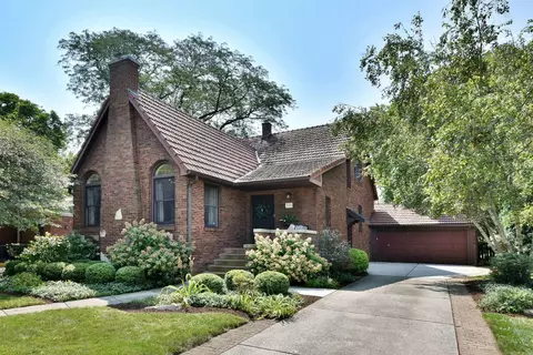 370 E May St, Elmhurst, IL 60126 photo 2