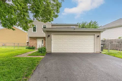 990 Woodside Dr, Roselle, IL 60172