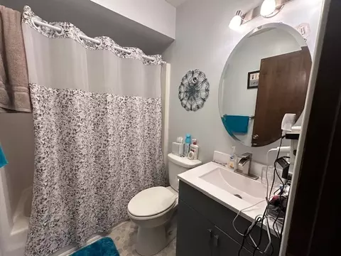 Bath - 316 Raleigh Ct, Normal, IL 61761 photo 3 of 3