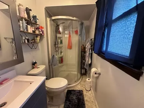 Bath - 316 Raleigh Ct, Normal, IL 61761 photo 2 of 3
