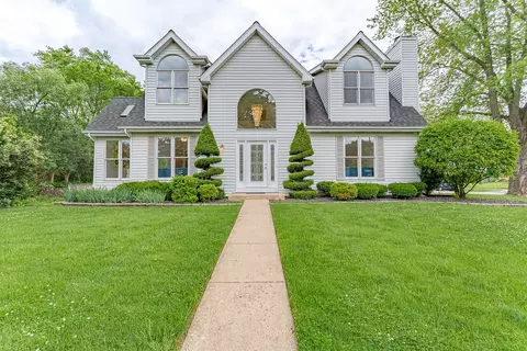 101 Claria Dr, Roselle, IL 60172