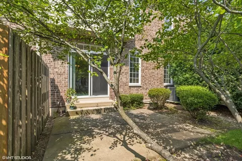 Exterior - 5308 Cobblers Xing, Mchenry, IL 60050 photo 2 of 3