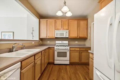 Kitchen - 5308 Cobblers Xing, Mchenry, IL 60050 photo 1 of 1