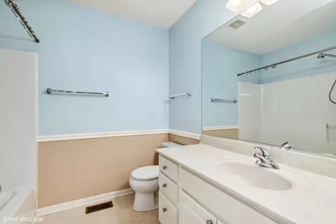 Bath - 5308 Cobblers Xing, Mchenry, IL 60050 photo 2 of 3