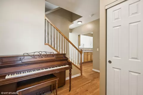 Entry Way - 5308 Cobblers Xing, Mchenry, IL 60050 photo 1 of 2