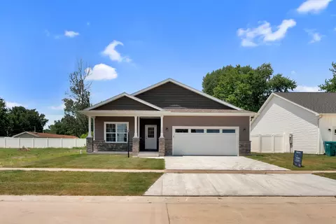 704 Justice St, Tuscola, IL 61953