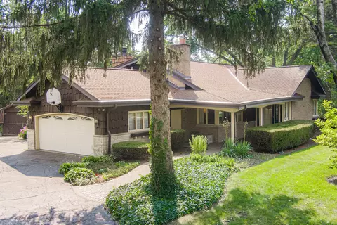 407 Parkview Dr, Schaumburg, IL 60193