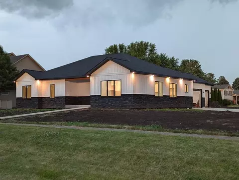 3105 Bluff Ln, Sandwich, IL 60548