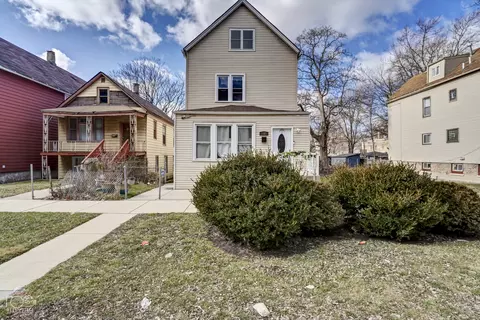8826 S Marquette Ave, Chicago, IL 60617