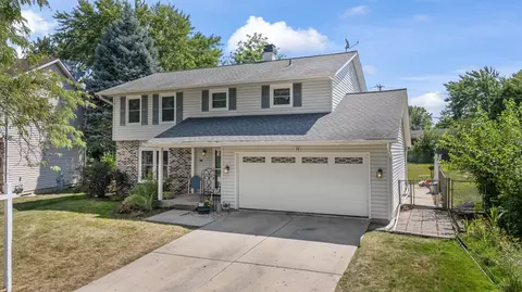 18 Spring Valley Ln, Streamwood, IL 60107