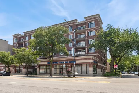 5858 N Broadway St #604, Chicago, IL 60660