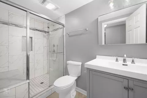 Bath - 2005 Daly Ln, Plainfield, IL 60586 photo 2 of 3