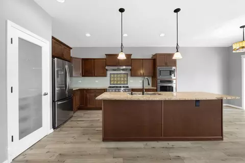 Kitchen - 2005 Daly Ln, Plainfield, IL 60586 photo 2 of 2