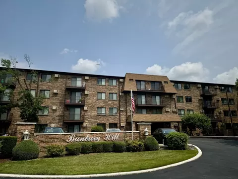 6800 W Raven St #310, Chicago, IL 60631