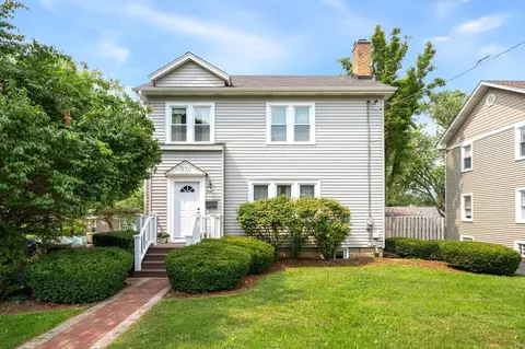 330 Hillside Ave, Glen Ellyn, IL 60137