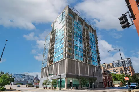 700 W Van Buren St #PH7, Chicago, IL 60607