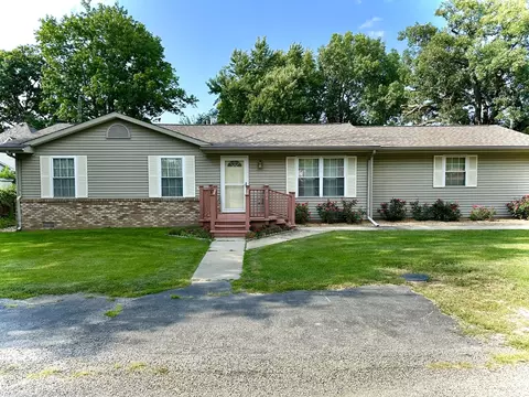 404 E Wilson St, Villa Grove, IL 61956