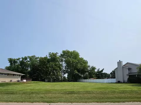 512 Holiday Dr, Lake Holiday, IL 60552