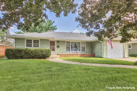 552 W Kimball Ave, Woodstock, IL 60098